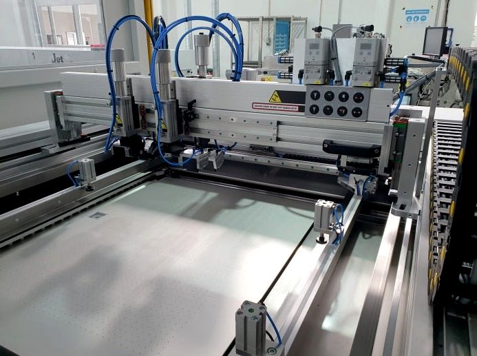 Flatbed screen printing machine with pneumatic cylinders and blue air lines