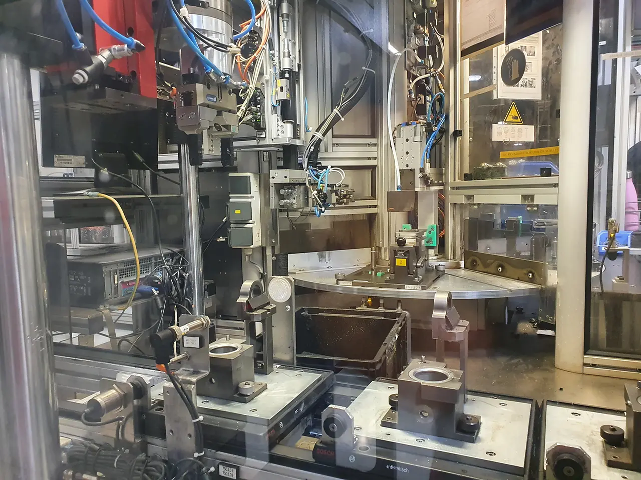 Automatic assembly machine